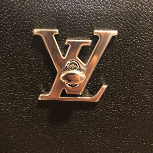 ❤️✨Elegant Louis Vuitton LockMe Day Tote✨❤️ - Picture 4 of 6